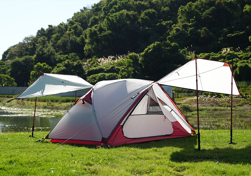 Leve hiking tabernaculum cum Elisaculis in pronao et postico
